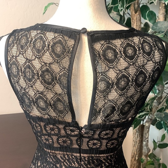 Vince Camuto Lace Dress Size 0 - Picture 6 of 9